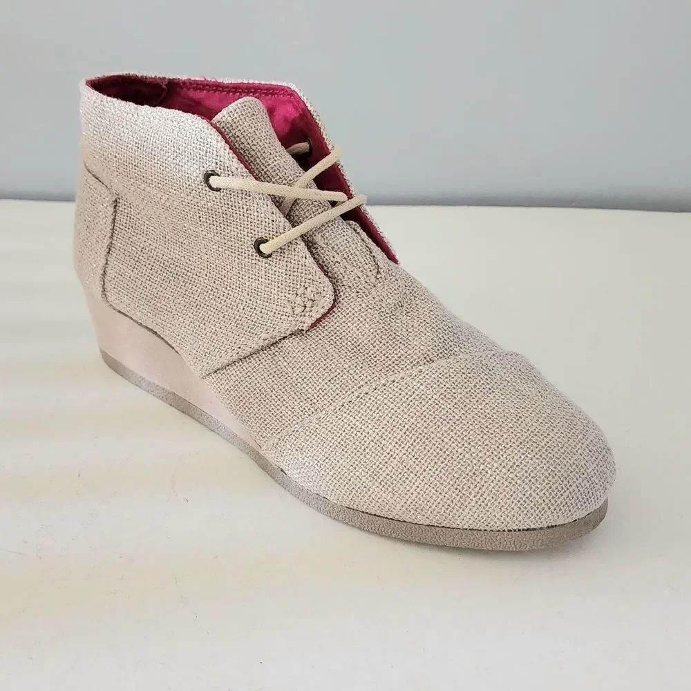 Toms bootie shoes women's size 6 taupe color